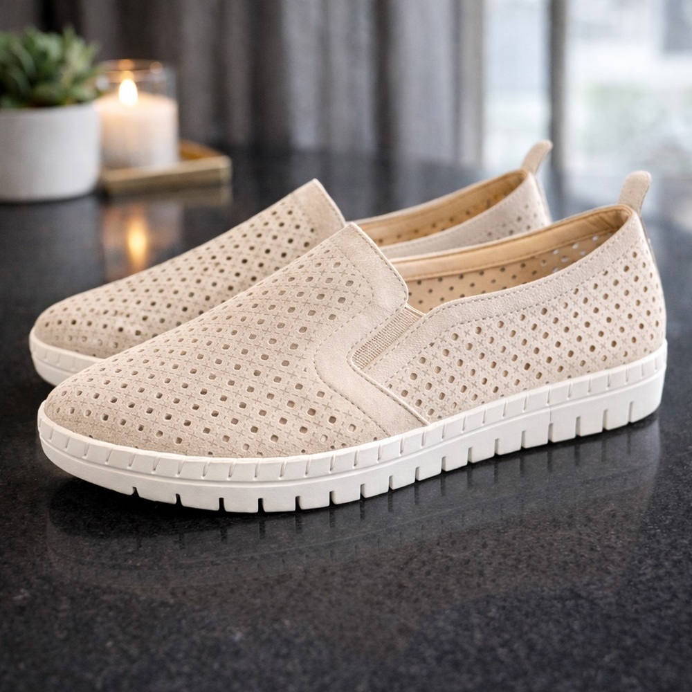 Easy Street Women's Round Oxford Slip-On Shoes - Champagne - Picture 4 of 6